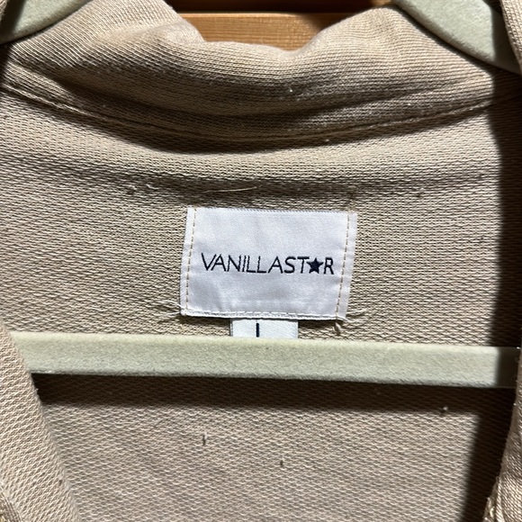 Shacket - Picture 3 of 3